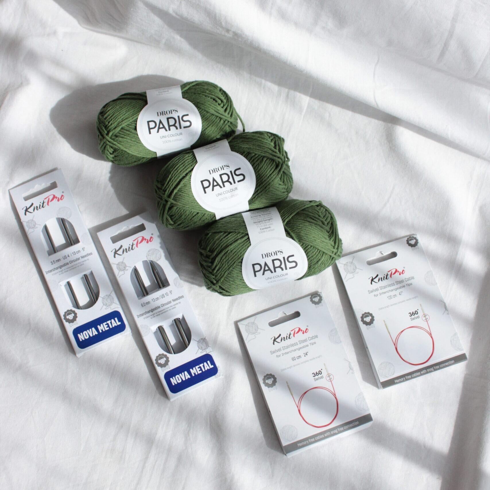 Zestaw do robienia na drutach z włóczką. "Paryżanka" – stwórz stylową siatkę na zakupy! 1 Zestaw do robienia na drutach z włóczką. "Paryżanka" – stwórz stylową siatkę na zakupy!