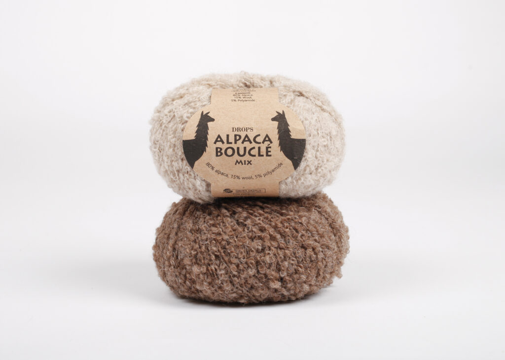 Jak obliczyć, ile wełny kupić na koc? Proste wzory i polecane włóczki grube 2 włóczka drops alpaca boucle, wełna alpaki