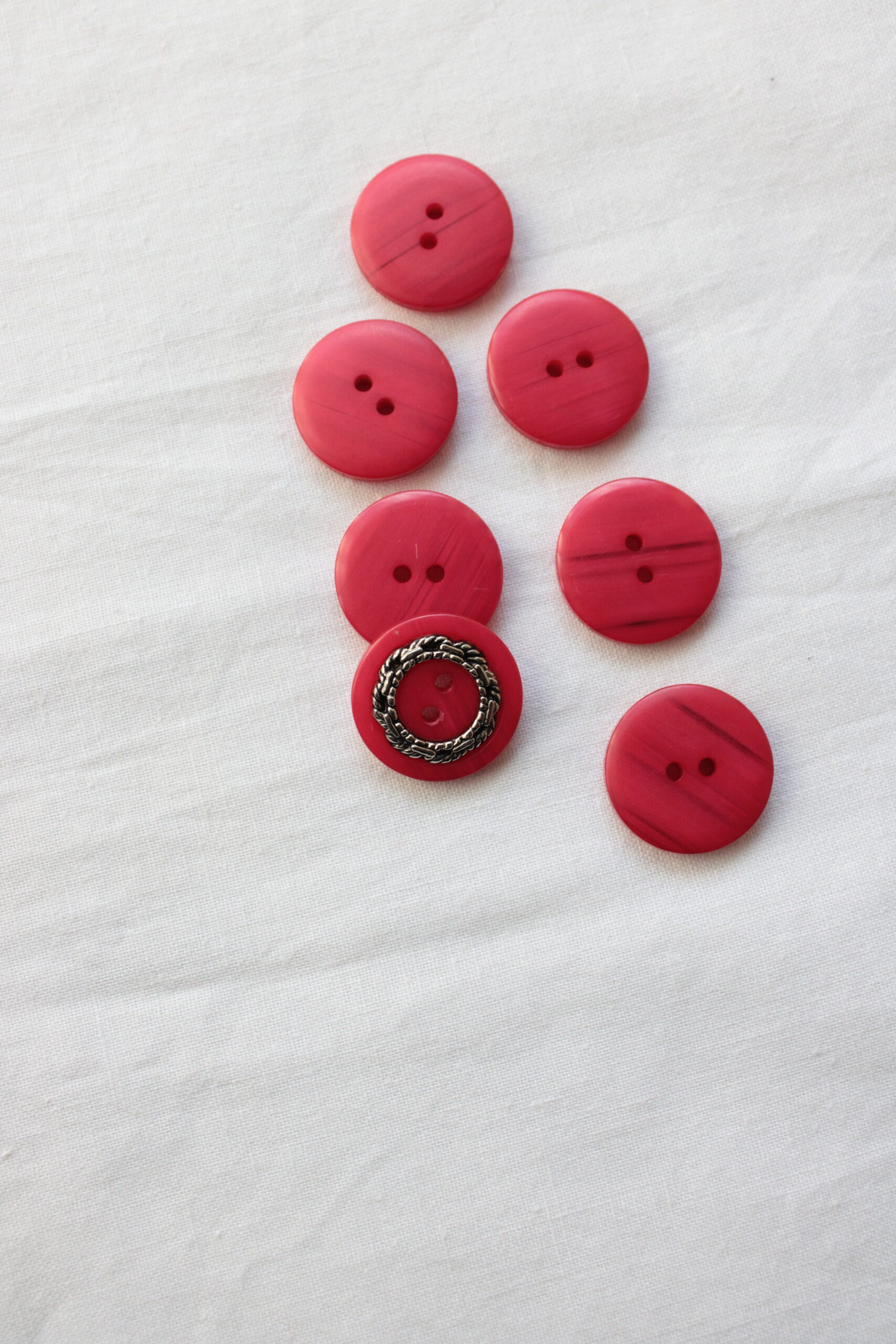 Guzik czerwony, ozdobny, 20 mm 4 Guzik czerwony, ozdobny, 20 mm - obrazek 4