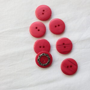 Guziki czerwone, ozdobne, 20 mm