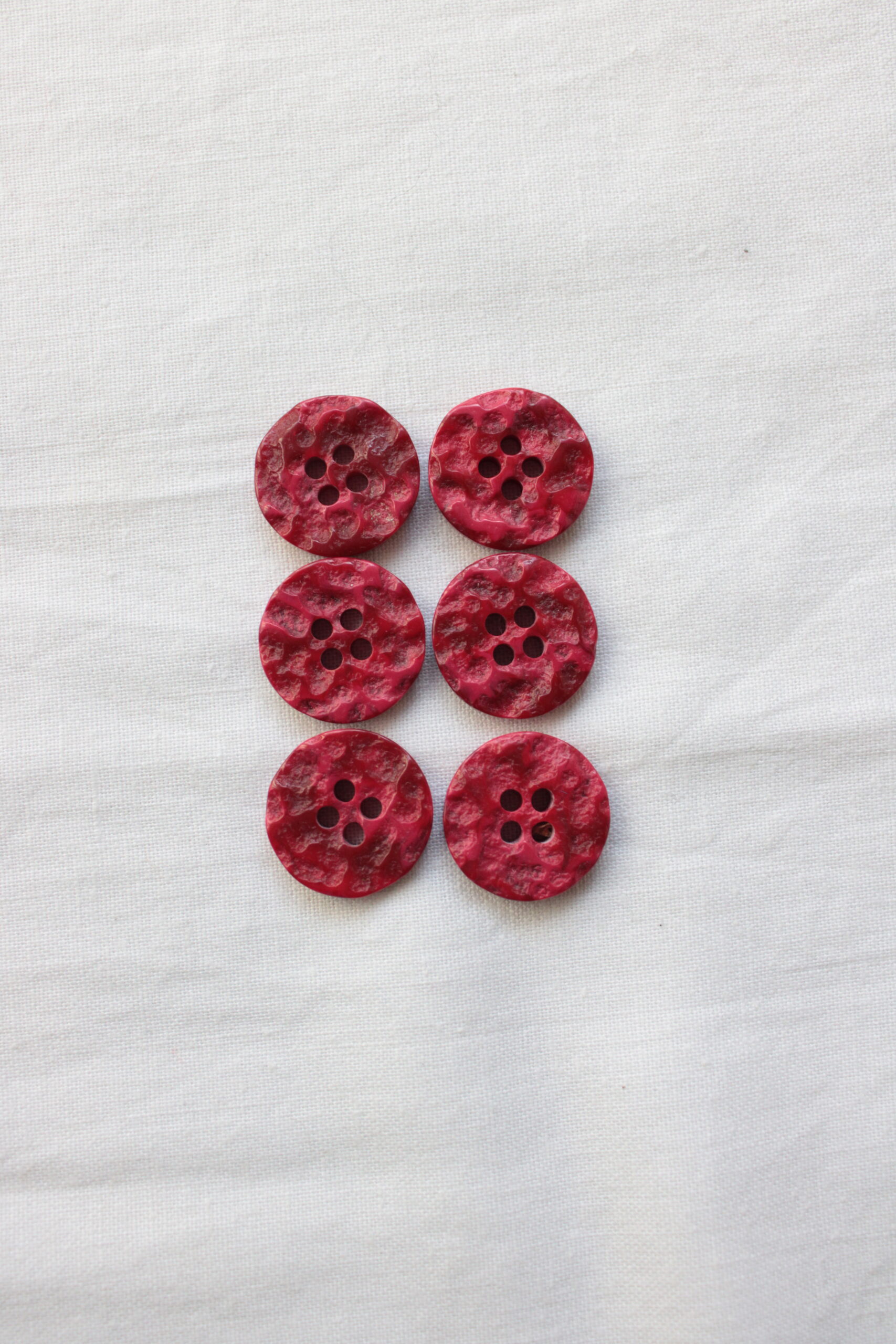 Guzik czerwony, ozdobny, 15 mm 2 Guzik czerwony, ozdobny, 15 mm - obrazek 2