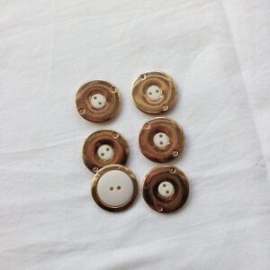 Guziki biało-złote, 25 mm