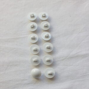 Guzik biały na stopce, 10 mm